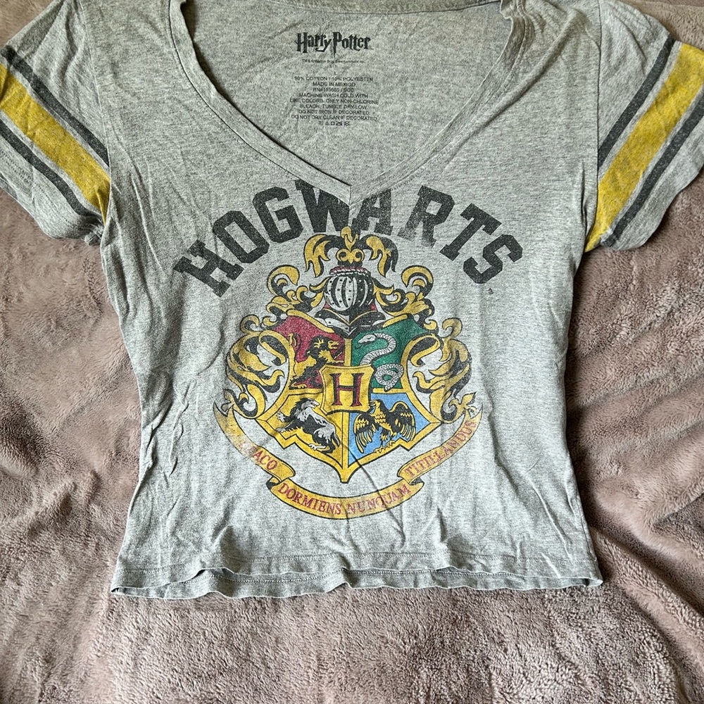 Harry Potter Hogwarts Crest Gray Deep V T-Shirt